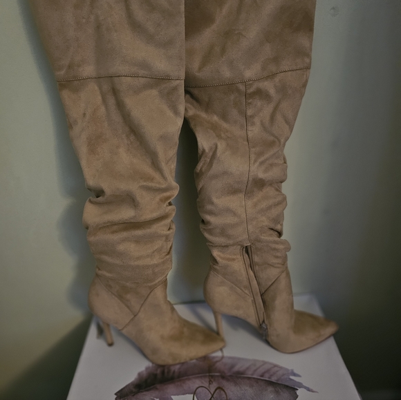 Elegant Tan Knee-High Women's Boots - Picture 6 of 6